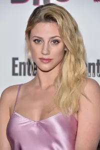 Lili Reinhart